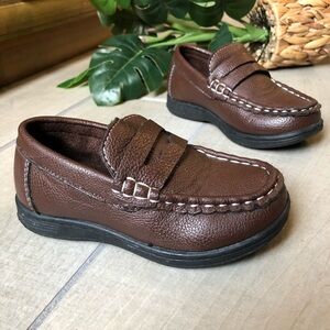 Coexist penny loafers in brown. Baby size 6